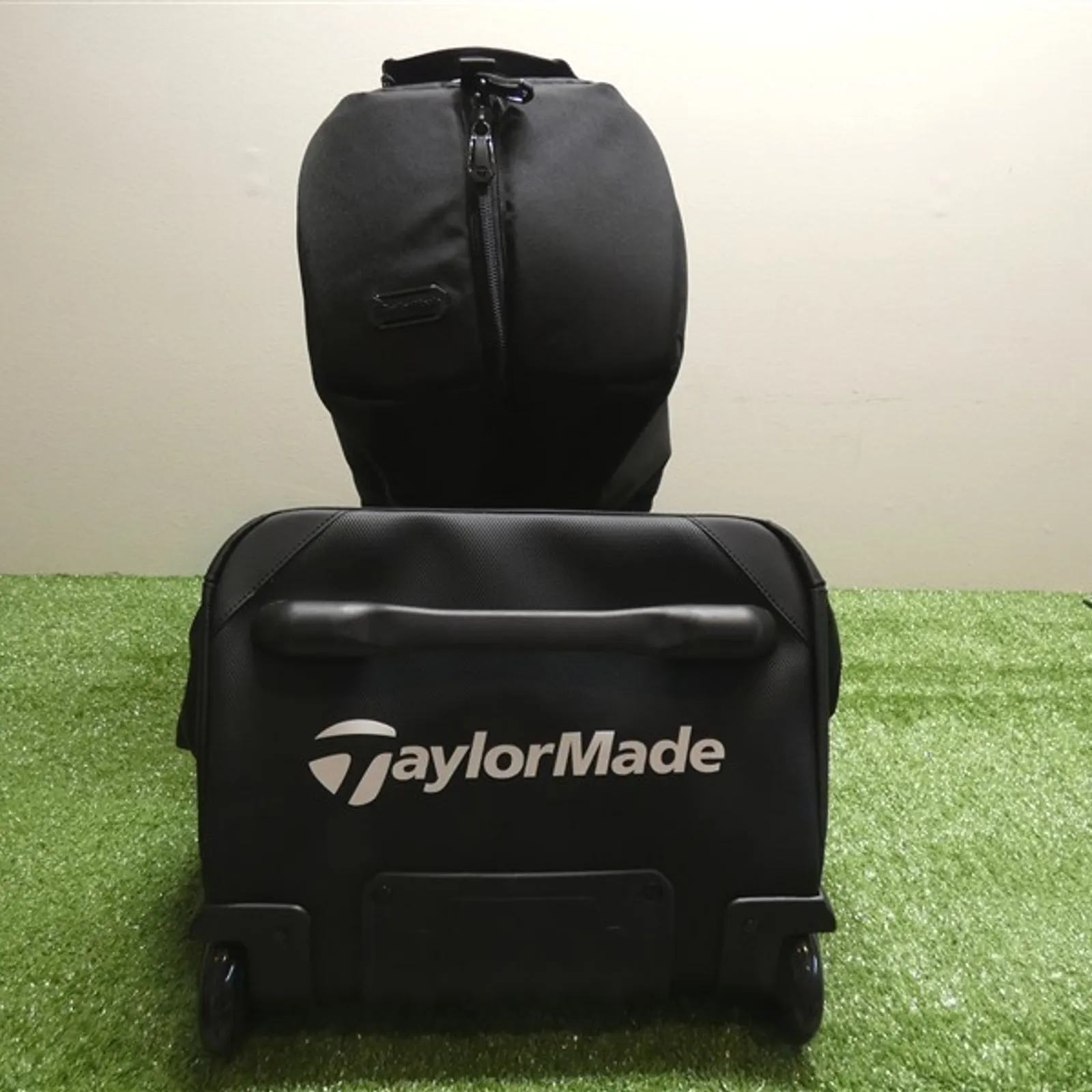 TaylorMade TM26 Players Expandable Travel Cover Rolling Golf Club