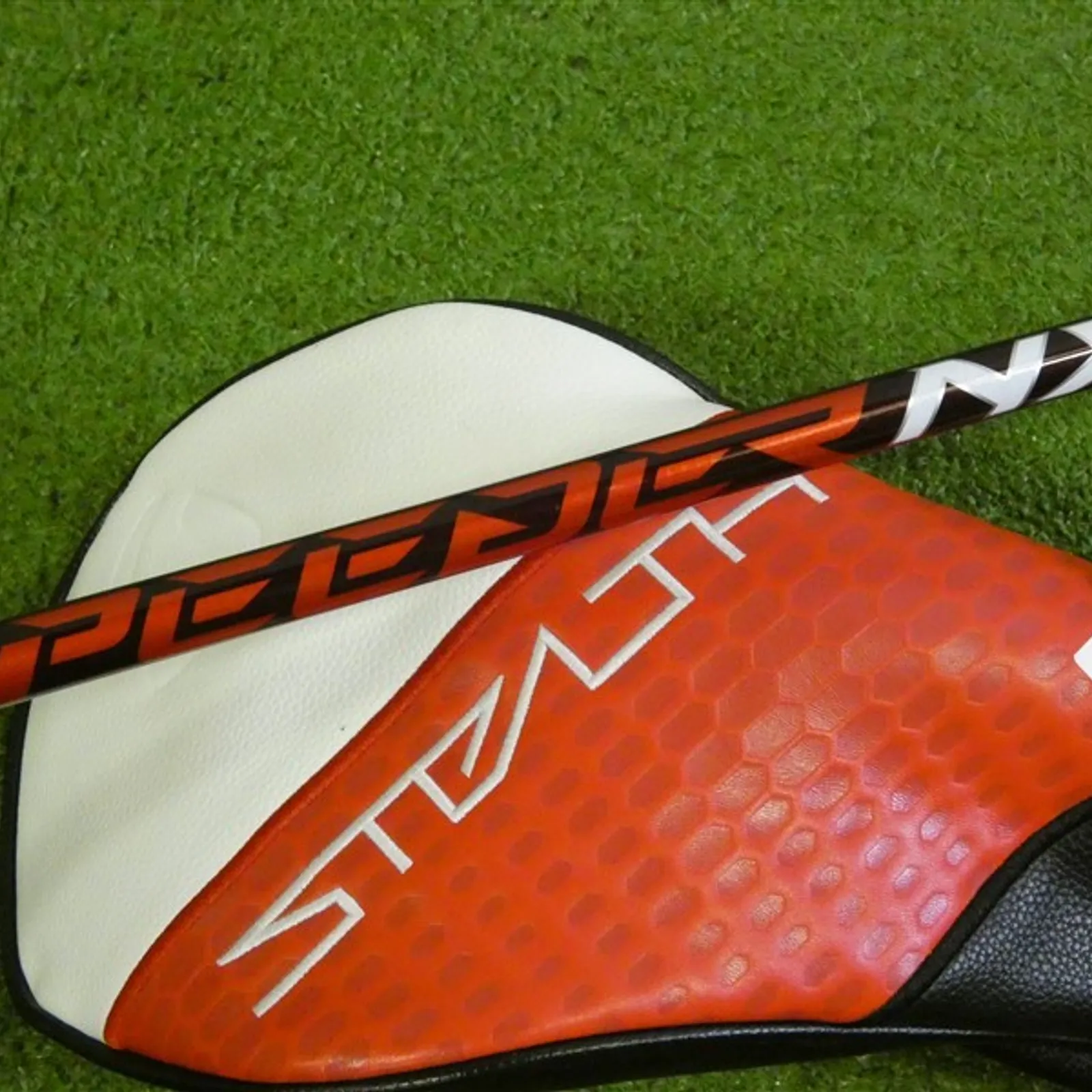 TaylorMade Stealth 2 HD 10.5* Driver Speeder NX Red 50 Regular