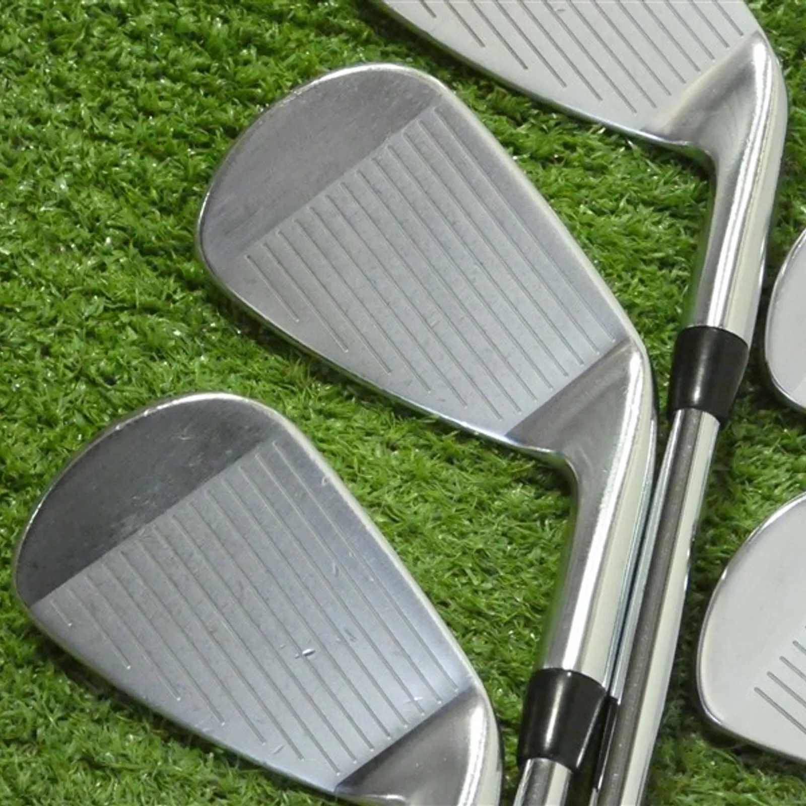 Titleist 718 AP2 Left Hand Irons 4-P AMT Tour White S300 Stiff