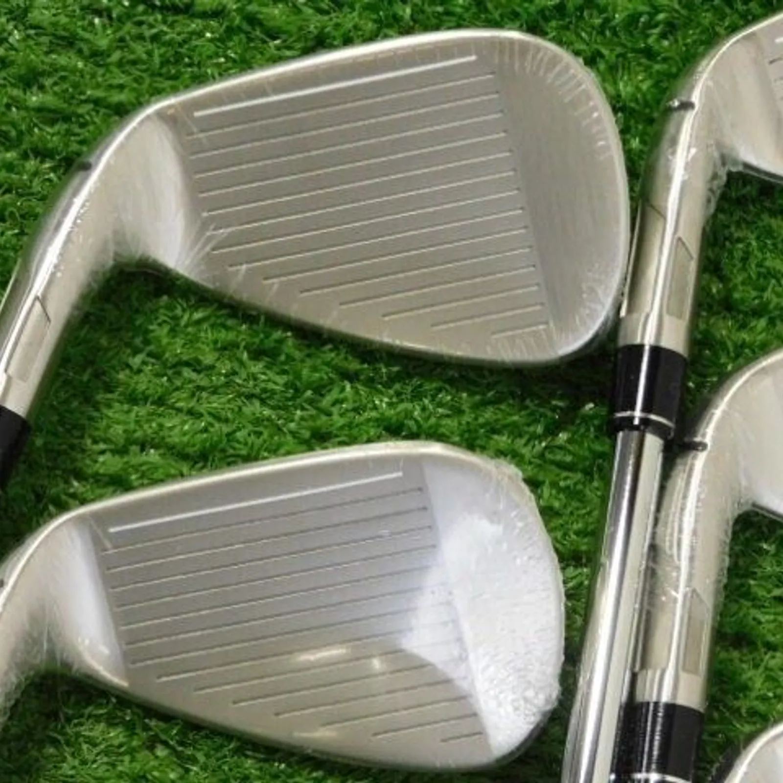 TaylorMade SIM2 Max Irons 5-P & A KBS Max MT 85 Regular