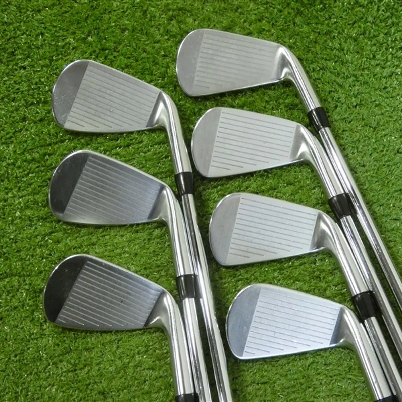 Titleist 718 AP2 Left Hand Irons 4-P AMT Tour White S300 Stiff