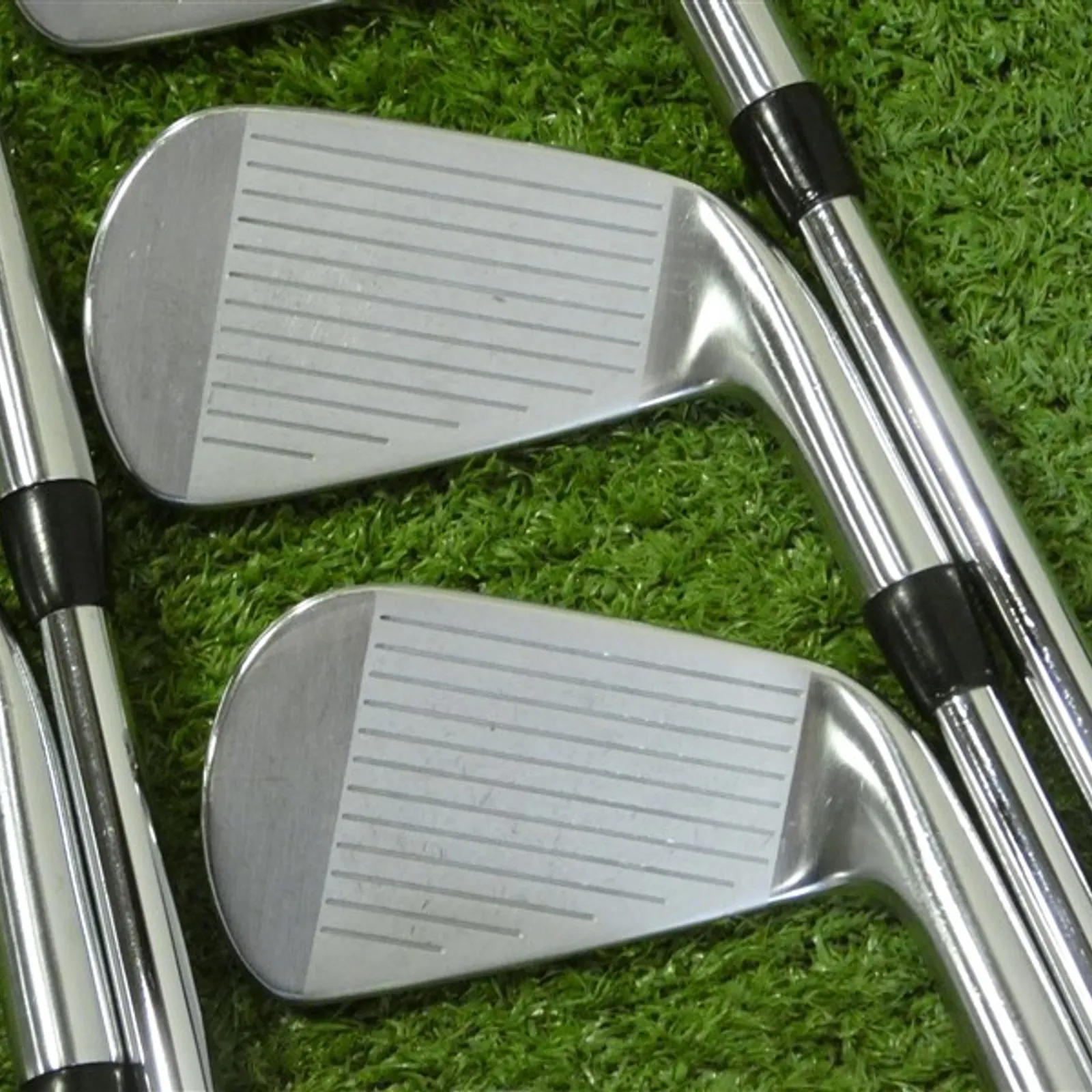 Titleist 718 AP2 Left Hand Irons 4-P AMT Tour White S300 Stiff