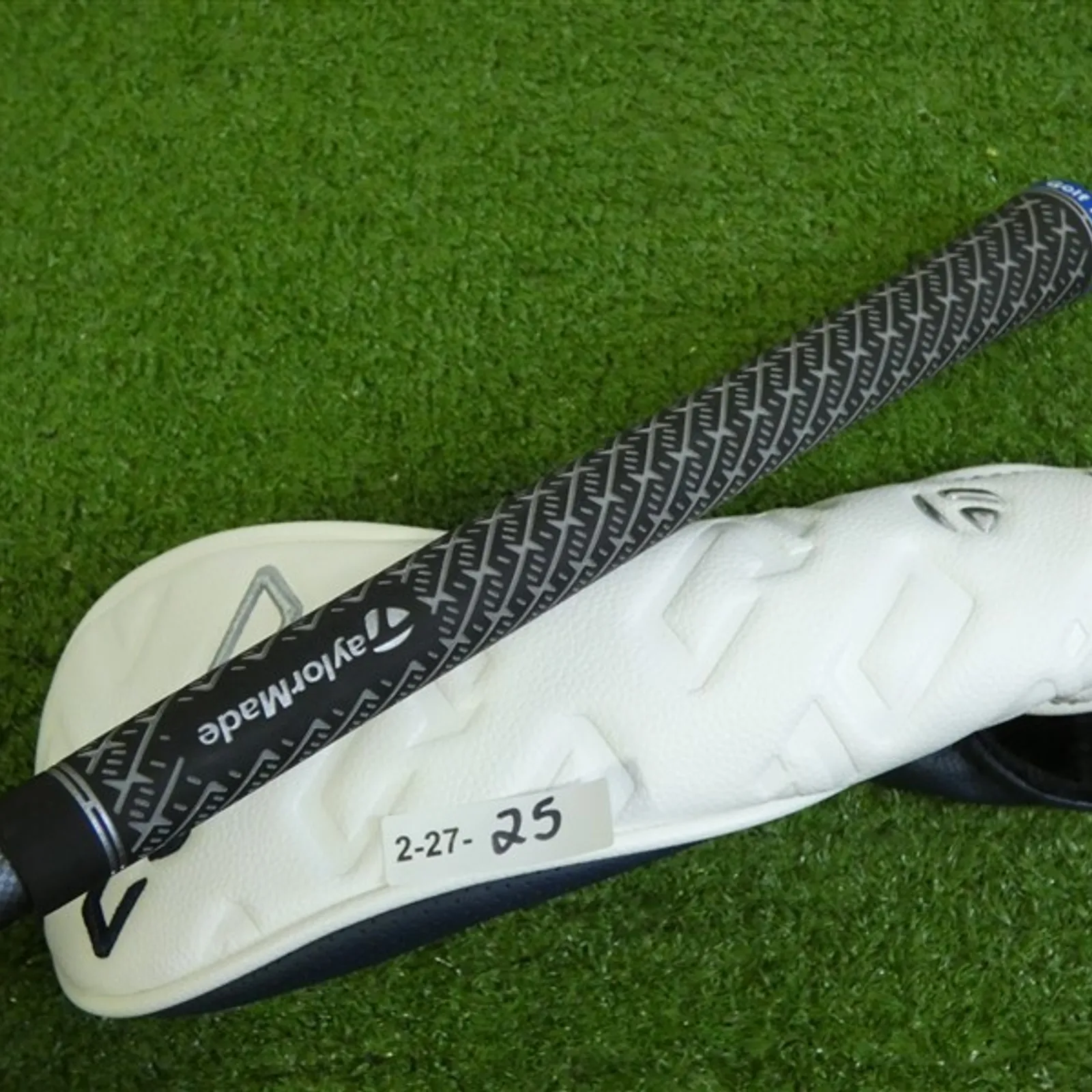 TaylorMade Qi10 Tour 22* 4 Hybrid Rescue Tensei AV Ltd 85 X Extra