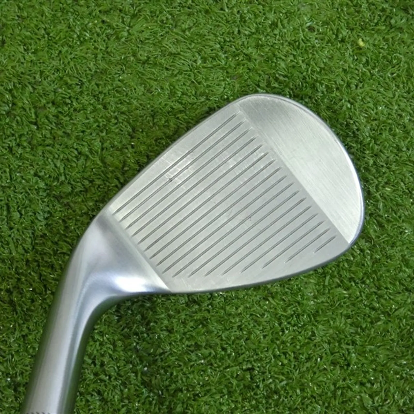 Titleist Vokey SM10 Tour Chrome 56* 10* Sand Wedge S Grind DG