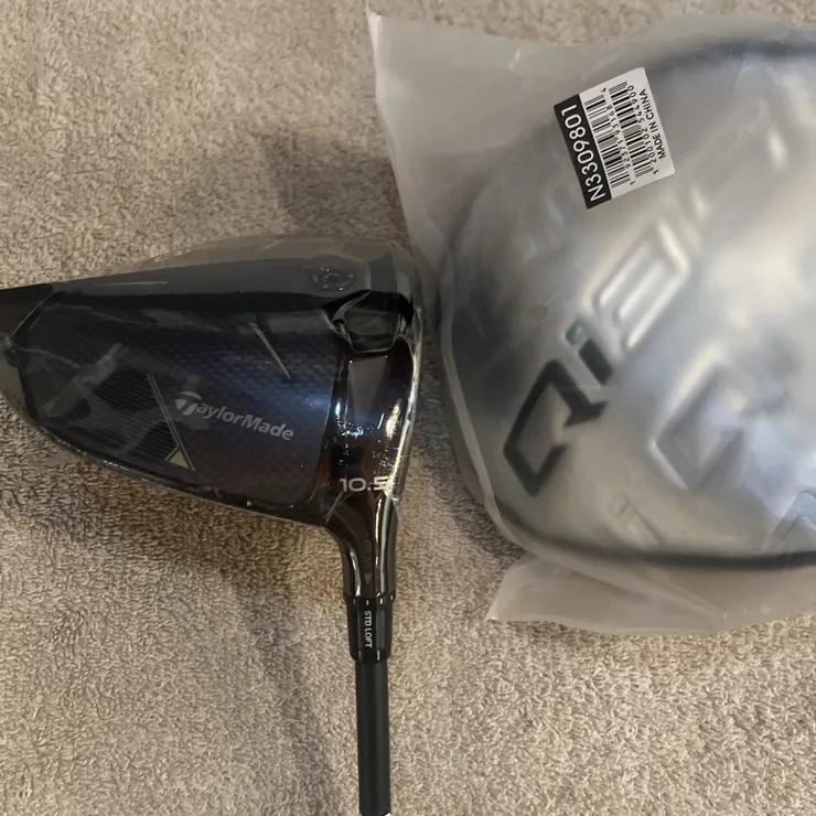 New TaylorMade RH Qi35 Driver 10.5* Stiff Flex Ventus Blue 5