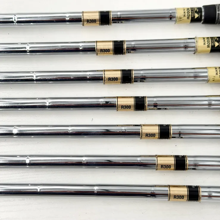 Titleist 735.CM Chrome Iron Set 4-PW - DynamicGold R300 - Stock Grips