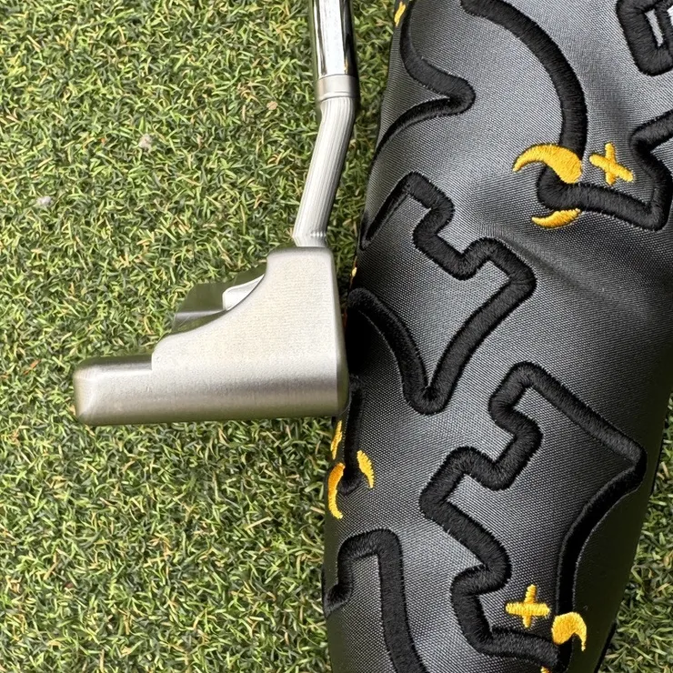 Putter Scotty Cameron Newport Plus MOTO Custom Shop 2025 - 34,5 Pouces - Droitier - Neuf