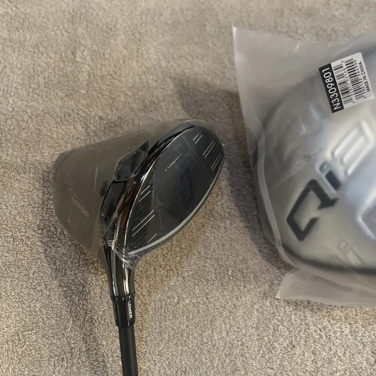 New TaylorMade RH Qi35 Driver 10.5* Stiff Flex Ventus Blue 5