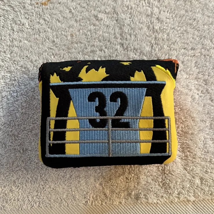 Rare New TaylorMade Vault Tower 32 Mallet Cover, Center