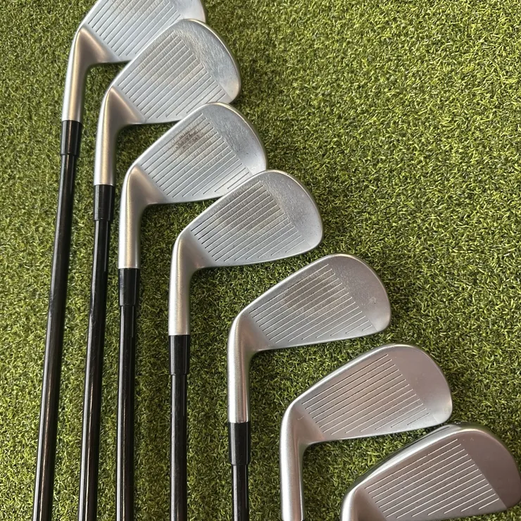 TaylorMade P790 Iron Set 5-PW AW 7 Clubs Fujikura Ventus 7-S Stiff