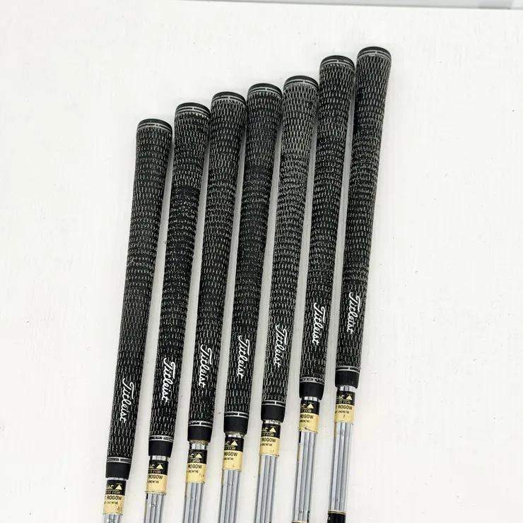 Titleist 735.CM Chrome Iron Set 4-PW - DynamicGold R300 - Stock Grips