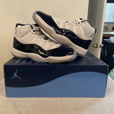 New Air Jordan 11 Retro Men’s Size 9.5 White/University Blue Blanc/Blue Carolina